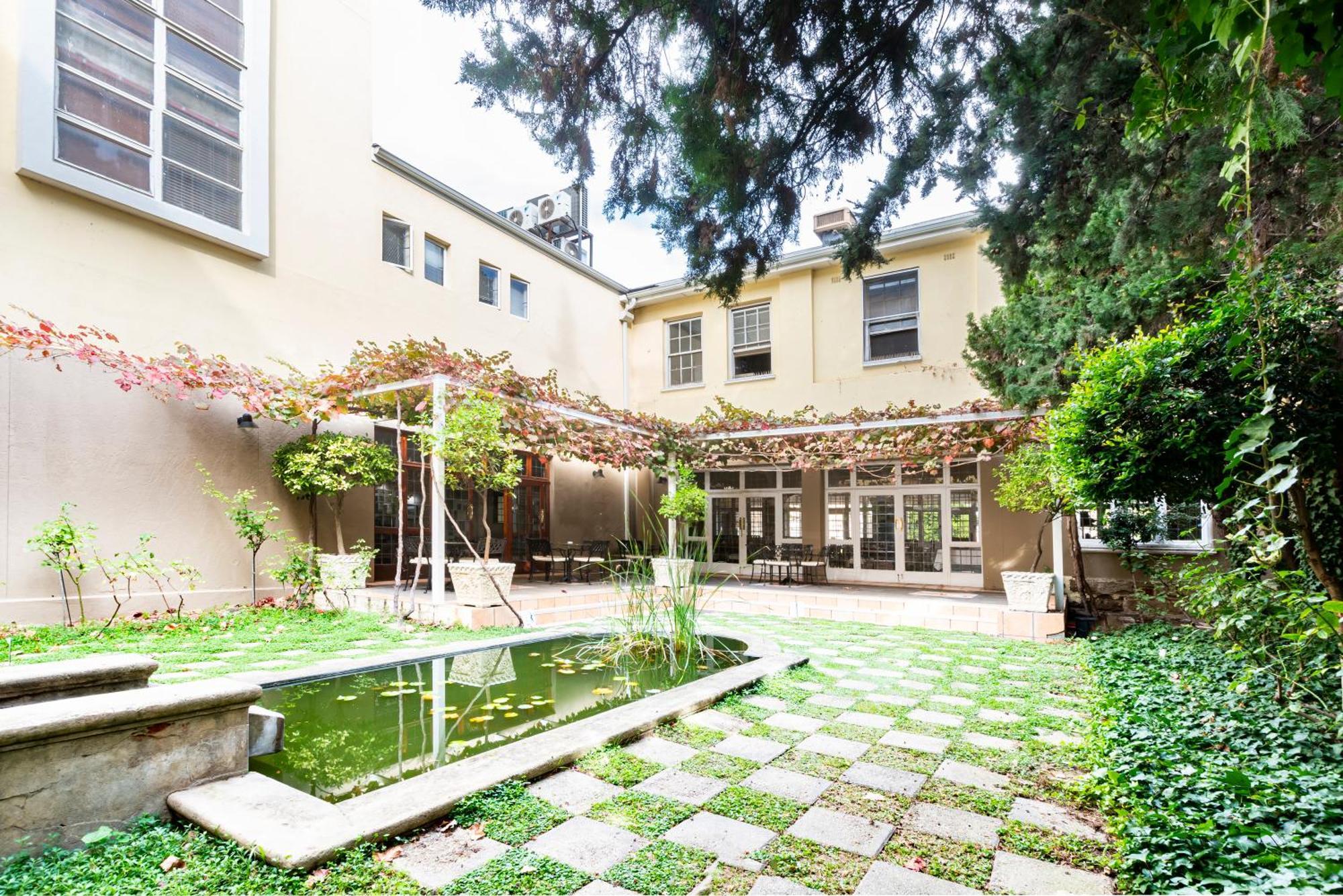 Queen'S Hotel By Bon Hotels Oudtshoorn Exterior photo